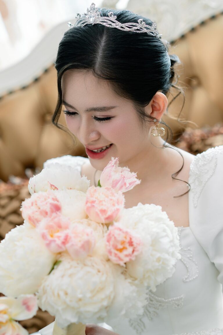 Chân dung cô dâu với hoa cưới – Celef Wedding