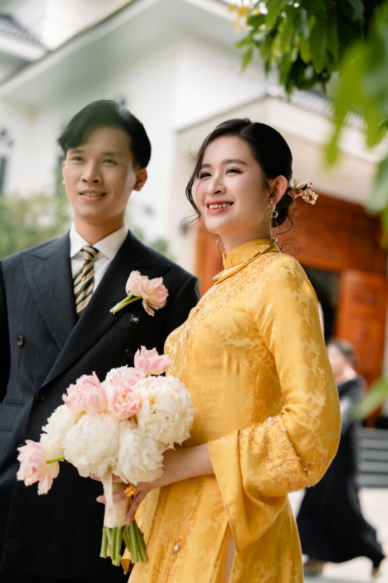 Cô dâu áo dài vàng bên chú rể – Celef Wedding